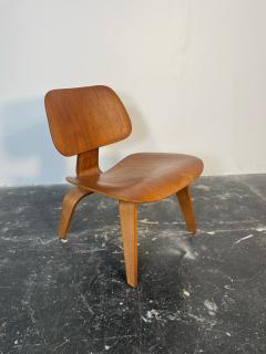 Herman Miller 1st Gen Eames LCW Evans Production for Herman Miller in Walnut - 3637537