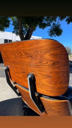 Herman Miller 2nd Generation Eames Lounge Chair and Ottoman in Rosewood Circa 1960s - 3394947