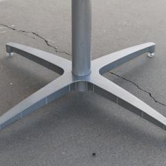 Herman Miller 42 round laminate table - 3511887