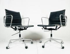 Herman Miller Pair of Eames Aluminum Group Chairs - 3107402