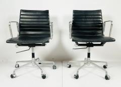 Herman Miller Pair of Eames Aluminum Group Chairs - 3107404