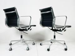 Herman Miller Pair of Eames Aluminum Group Chairs - 3107407