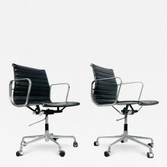 Herman Miller Pair of Eames Aluminum Group Chairs - 3110815