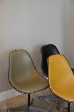 Herman Miller Set of Three Vintage Swiveling Chairs by Eames for Herman Miller - 973986