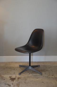 Herman Miller Set of Three Vintage Swiveling Chairs by Eames for Herman Miller - 973987