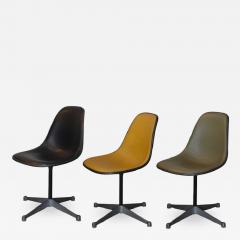 Herman Miller Set of Three Vintage Swiveling Chairs by Eames for Herman Miller - 974046