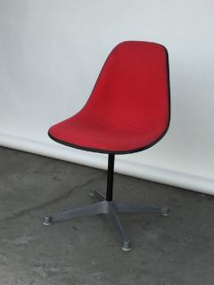 Herman Miller Single Vintage Fabric Contractor Base Eames Swiveling Chair - 953567