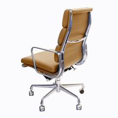 Herman Miller Soft Pad Aluminum Group Executive Leather Chair in Tan - 3873663