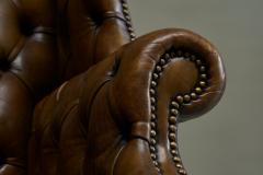Highly Original Tufted English Wingback Settee in Patinated Leather 1900 - 4677291