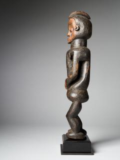Holo People DRC Female Holo statue Mvunzi with traces of Polychrome  - 2173358