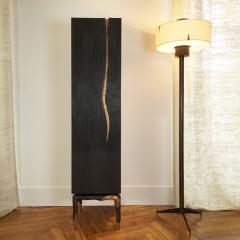 Hoon Moreau LA GRIFFE DU TEMPS II Bronze and sculpted oak cabinet - 1983476