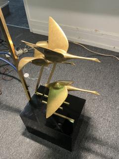 ITALIAN SCULPTURAL BRASS FLOCK OF GEESE AND BLACK LUCITE FLOOR LAMP - 3735217