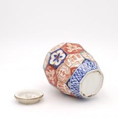 Imari Covered Jar Japan 19th century - 3578000