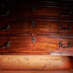 Important 18th Century Goncalo Alves Serpentine Chest Signe J N Teague 1779 - 3944904