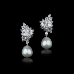 Important Diamond Cluster and Pearl Earrings - 2736348