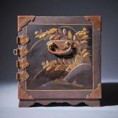 Important Early Edo Period 17th Century Miniature Japanese Lacquer Cabinet - 3442614