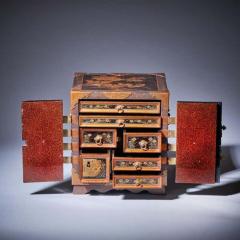 Important Early Edo Period 17th Century Miniature Japanese Lacquer Cabinet - 3442618