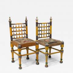 Indian Rajasthani A pair of polychrome painted chairs with gilt chord embroidery - 4234449