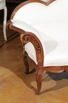 Italian 1750s Walnut Tripled Arched Sofa from Lombardy with New Upholstery - 3424604