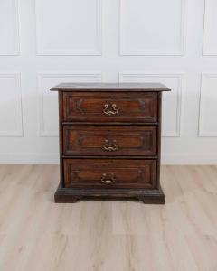 Italian 17th Century Emilian Bolognese Chest of Drawers with Ashlar Front - 4615121