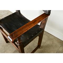 Italian 17th Century Walnut and Leather Armchair - 3896865