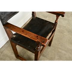 Italian 17th Century Walnut and Leather Armchair - 3896871