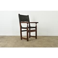 Italian 17th Century Walnut and Leather Armchair - 3896882