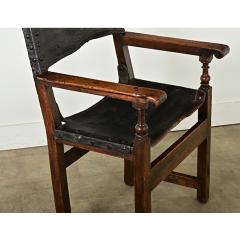 Italian 17th Century Walnut and Leather Armchair - 3896890