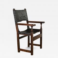 Italian 17th Century Walnut and Leather Armchair - 3917337