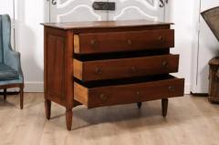 Italian 1820s Serpentine Front Walnut Commode with Three Drawers - 3564358