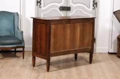 Italian 1820s Serpentine Front Walnut Commode with Three Drawers - 3564389