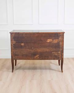 Italian 18th Century Directoire Walnut Chest of Drawers - 4599634