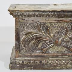 Italian 18th Century Neoclassical Silvered Carved Wooden Pedestal - 4109155