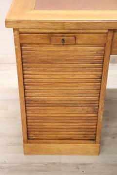 Italian 1940s Solid Oak Wood Writing Desk with Shutter Doors - 3519970