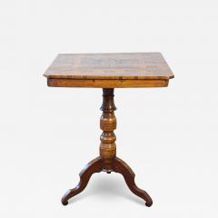 Italian 19th Century Center Table with Marquetry D cor and Turned Pedestal - 3728327