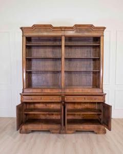 Italian 19th Century Walnut Bookcase with Architectural Design - 4599603