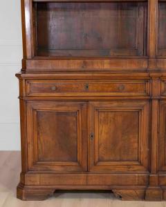 Italian 19th Century Walnut Bookcase with Architectural Design - 4599617