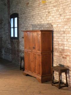 Italian Baroque 17th century Small Walnut Cabinet or Bookcase - 676410