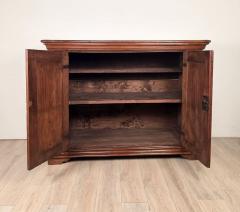 Italian Baroque Walnut Cabinet Buffet Sideboard circa 1760 - 4817736