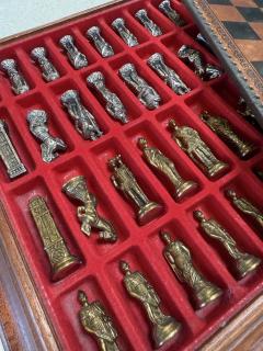 Italian Chess Set in Cast Metal on Carved Wooden Board 1970s - 4466262