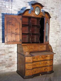 Italian Early 18th Century Baroque Secretary Bookcase - 631116