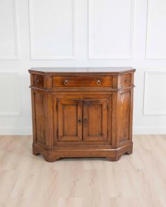 Italian Early 19th Century Chestnut Wood Sideboard - 4611889