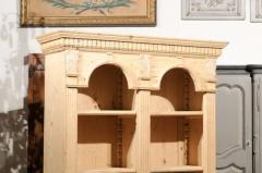 Italian Neoclassical Style Carved Pine Bookcase with Arched Motifs and Capitals - 3509314