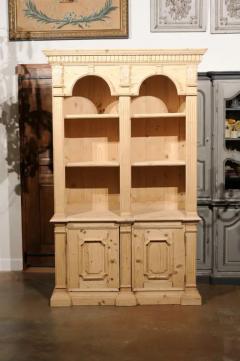 Italian Neoclassical Style Carved Pine Bookcase with Arched Motifs and Capitals - 3509442