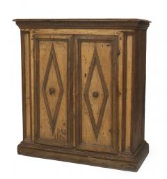 Italian Renaissance Tuscan Walnut Cabinet - 4170380