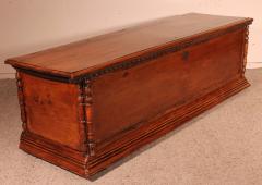 Italian Renaissance Walnut Chest 16 Century - 3159521