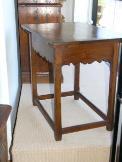 Italian Walnut Occasional table 19th Century - 575756