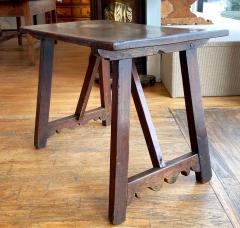 Italian Walnut Occasional table Circa 1760 - 1633955