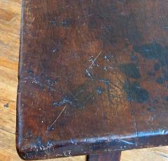 Italian Walnut Occasional table Circa 1760 - 1633956