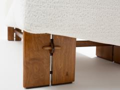 Italian brutalist sofa solid walnut and white chenille velvet 1960s - 4341512